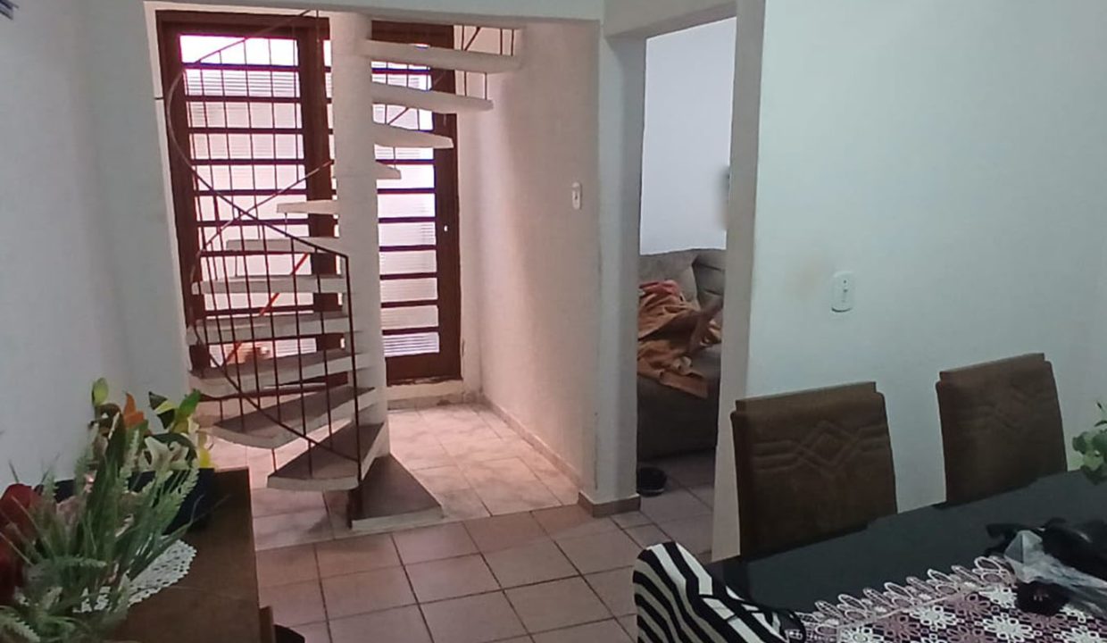 crop-_0000_e2ee6edd-7ca8-46c6-a9b8-2a6a41e918ca